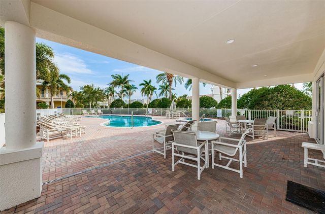 17717 GULF BOULEVARD 504, St Petersburg, FL 33708