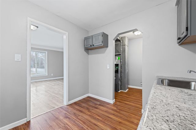 6284 Hunt Street, Romulus, MI 48174