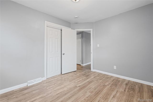 6284 Hunt Street, Romulus, MI 48174