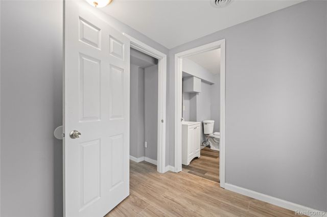 6284 Hunt Street, Romulus, MI 48174