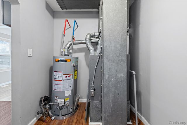 6284 Hunt Street, Romulus, MI 48174