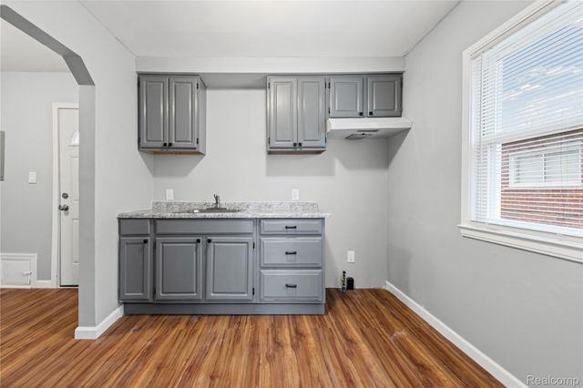 6284 Hunt Street, Romulus, MI 48174