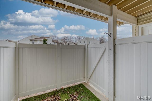 610 Summer Winds Lane F, St Peters, MO 63376