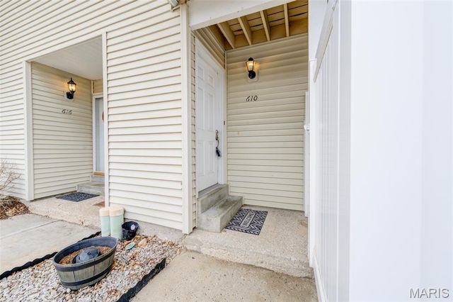 610 Summer Winds Lane F, St Peters, MO 63376