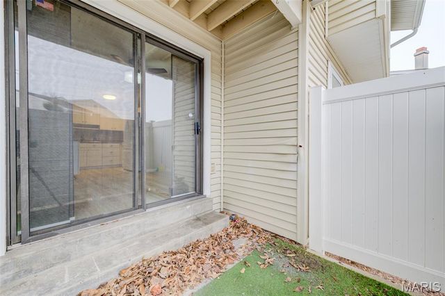 610 Summer Winds Lane F, St Peters, MO 63376