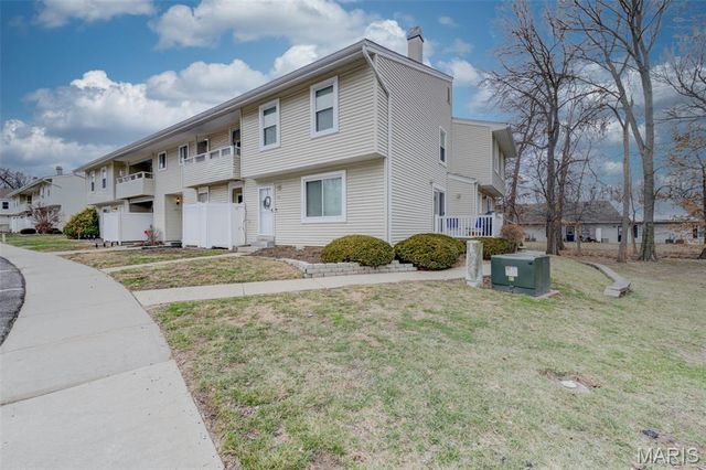 610 Summer Winds Lane F, St Peters, MO 63376