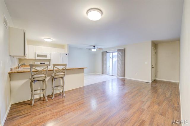 610 Summer Winds Lane F, St Peters, MO 63376