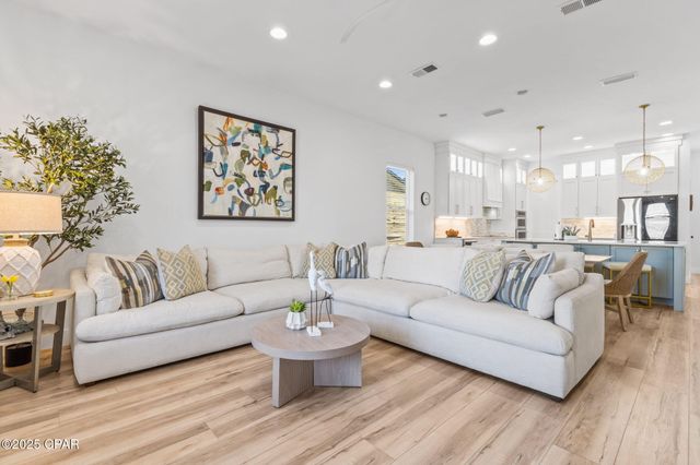 7028 Thomas Drive, Panama City Beach, FL 32408