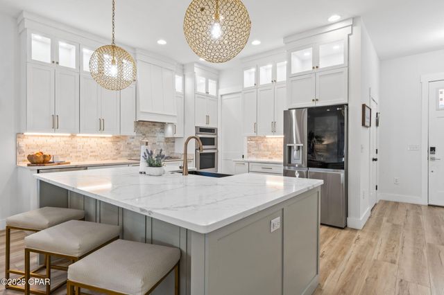 7028 Thomas Drive, Panama City Beach, FL 32408