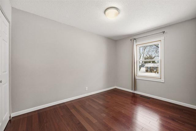 6235 Eastview Avenue SW, Cedar Rapids, IA 52404