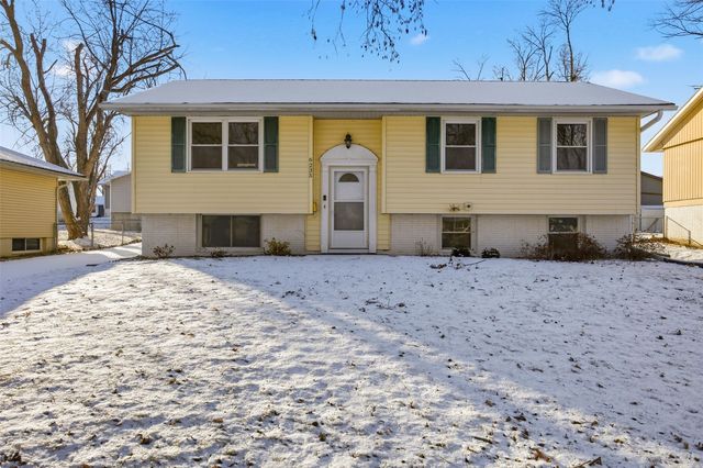 6235 Eastview Avenue SW, Cedar Rapids, IA 52404