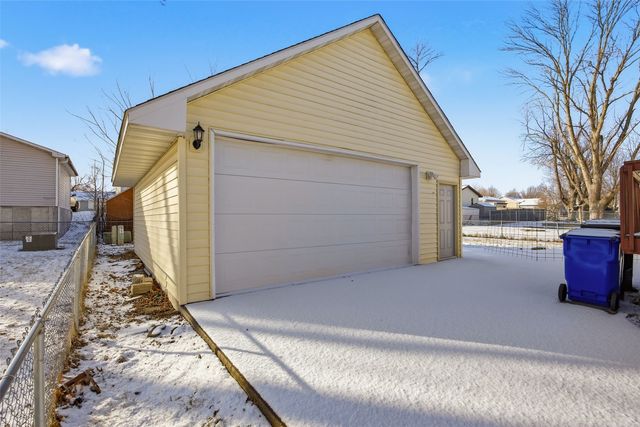 6235 Eastview Avenue SW, Cedar Rapids, IA 52404