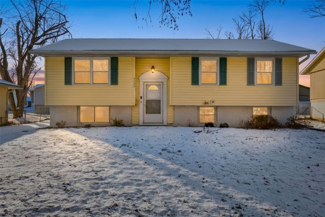 6235 Eastview Avenue SW, Cedar Rapids, IA 52404