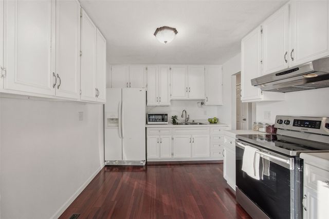 6235 Eastview Avenue SW, Cedar Rapids, IA 52404