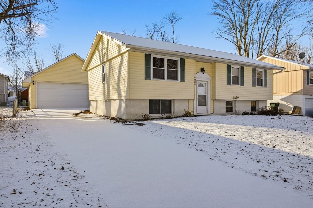 6235 Eastview Avenue SW, Cedar Rapids, IA 52404