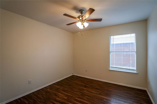 900 Plumeria Drive, Arlington, TX 76002