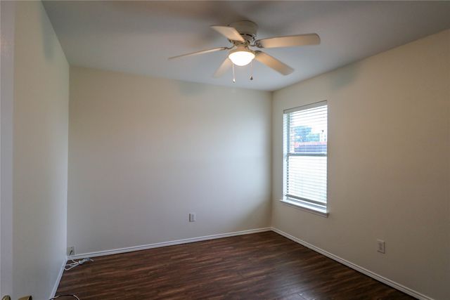 900 Plumeria Drive, Arlington, TX 76002