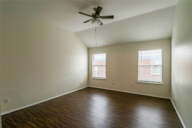 900 Plumeria Drive, Arlington, TX 76002