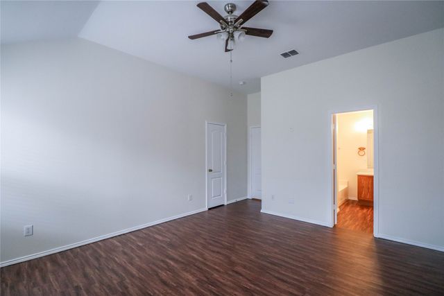 900 Plumeria Drive, Arlington, TX 76002