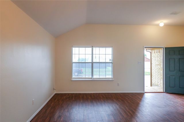 900 Plumeria Drive, Arlington, TX 76002