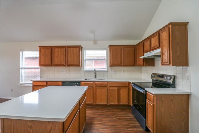 900 Plumeria Drive, Arlington, TX 76002