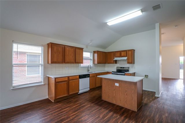 900 Plumeria Drive, Arlington, TX 76002