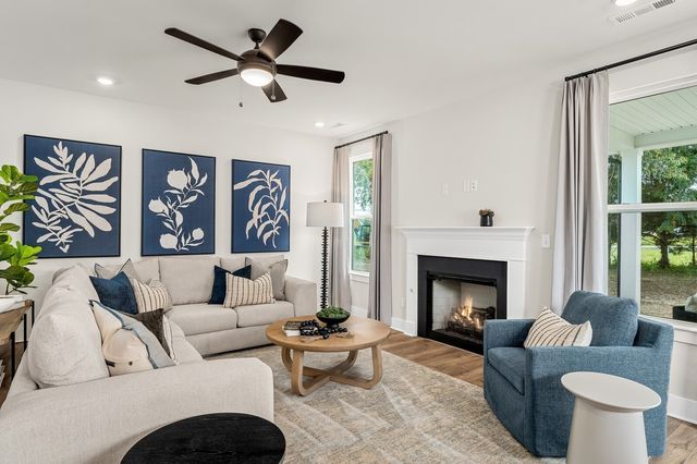 1435 Charles Dr, Chapel Hill, TN 37034