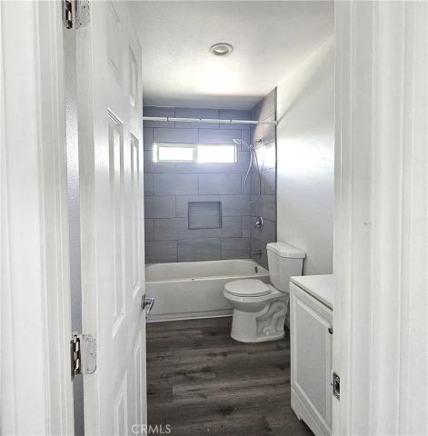 320 E Hullett D, Long Beach, CA 90805