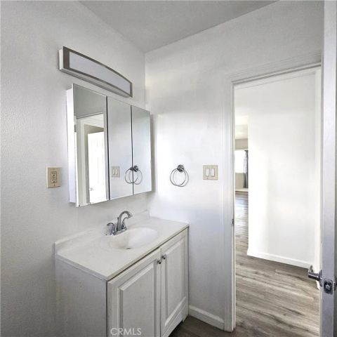 320 E Hullett D, Long Beach, CA 90805