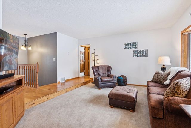 7411 Isleton Avenue S, Cottage Grove, MN 55016