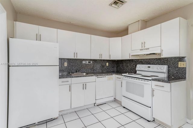 6331 Pierce St 1, Hollywood, FL 33024