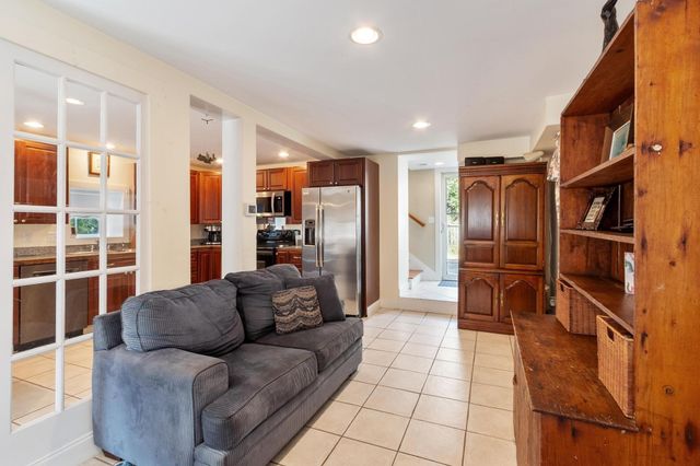 1 Pigeon Hill Court B, Rockport, MA 01966