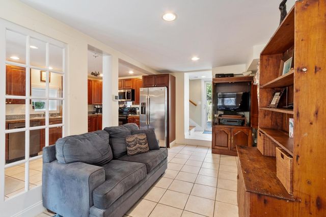 1 Pigeon Hill Court B, Rockport, MA 01966