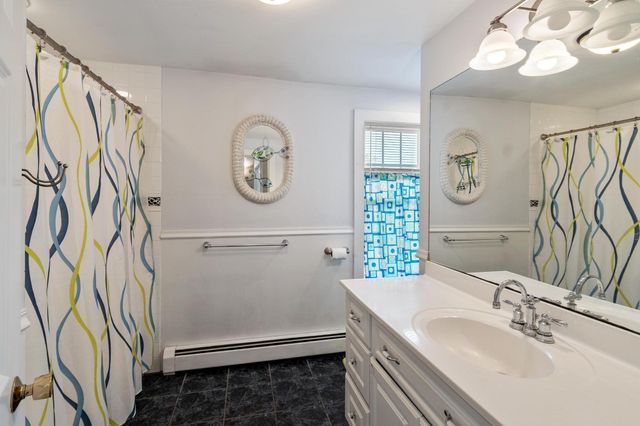 1 Pigeon Hill Court B, Rockport, MA 01966