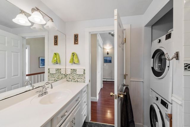 1 Pigeon Hill Court B, Rockport, MA 01966