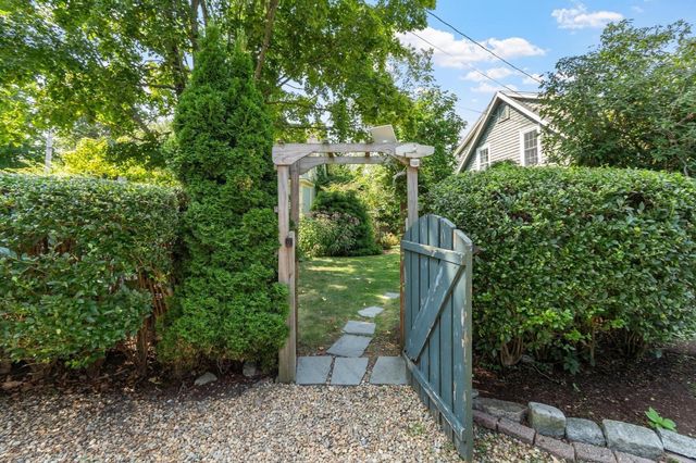1 Pigeon Hill Court B, Rockport, MA 01966