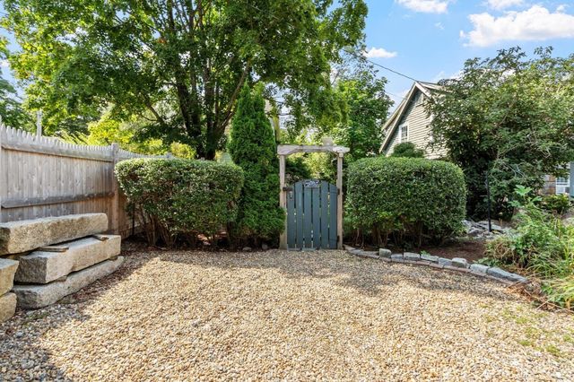 1 Pigeon Hill Court B, Rockport, MA 01966