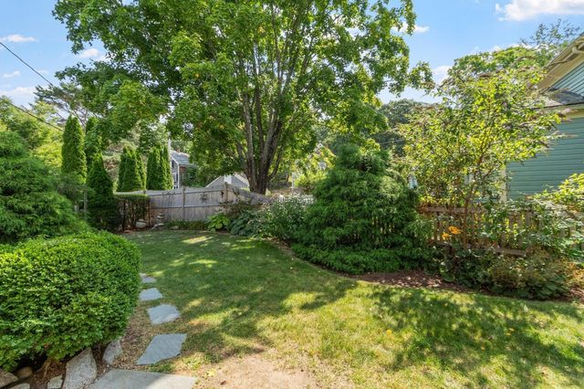 1 Pigeon Hill Court B, Rockport, MA 01966