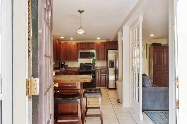 1 Pigeon Hill Court B, Rockport, MA 01966
