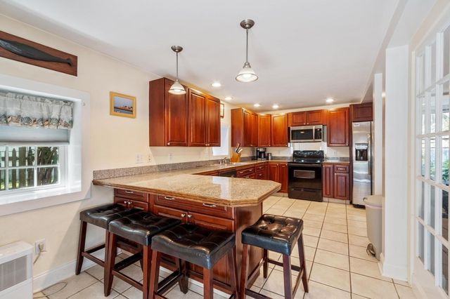 1 Pigeon Hill Court B, Rockport, MA 01966