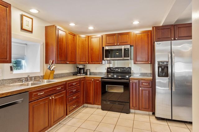 1 Pigeon Hill Court B, Rockport, MA 01966