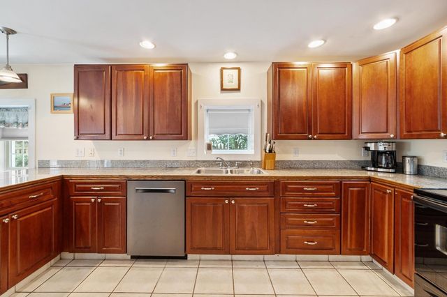 1 Pigeon Hill Court B, Rockport, MA 01966
