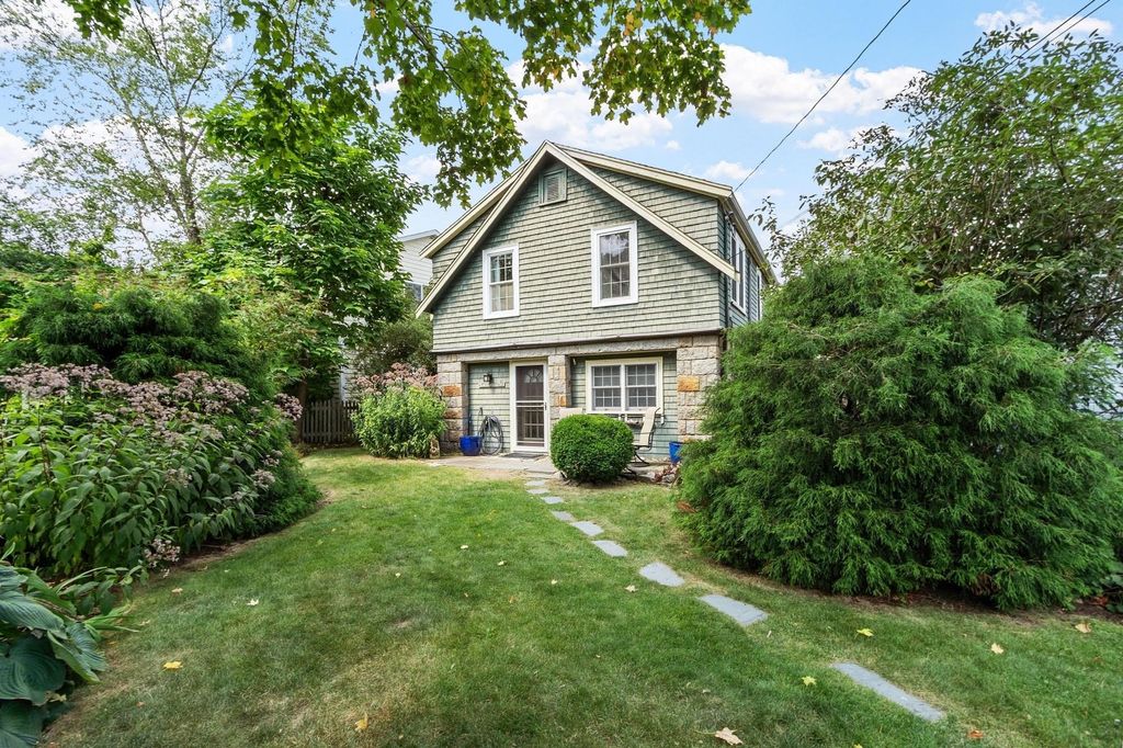1 Pigeon Hill Court B, Rockport, MA 01966
