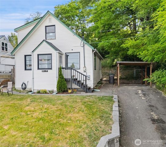 1205 Oyster Bay Avenue S, Bremerton, WA 98312