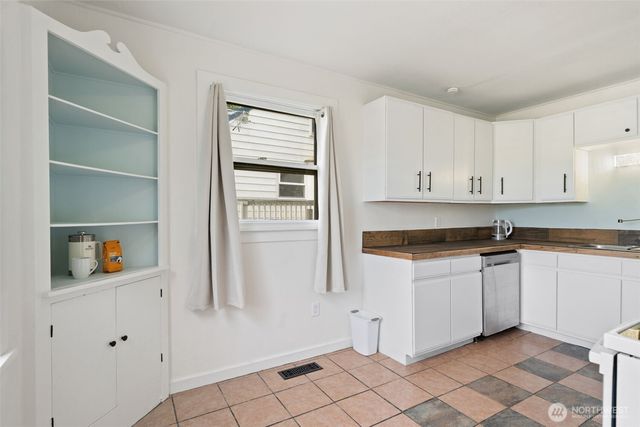 1205 Oyster Bay Avenue S, Bremerton, WA 98312