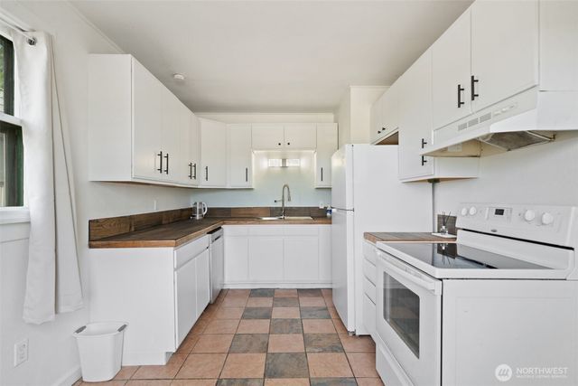 1205 Oyster Bay Avenue S, Bremerton, WA 98312