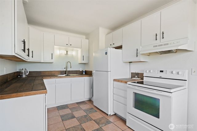 1205 Oyster Bay Avenue S, Bremerton, WA 98312