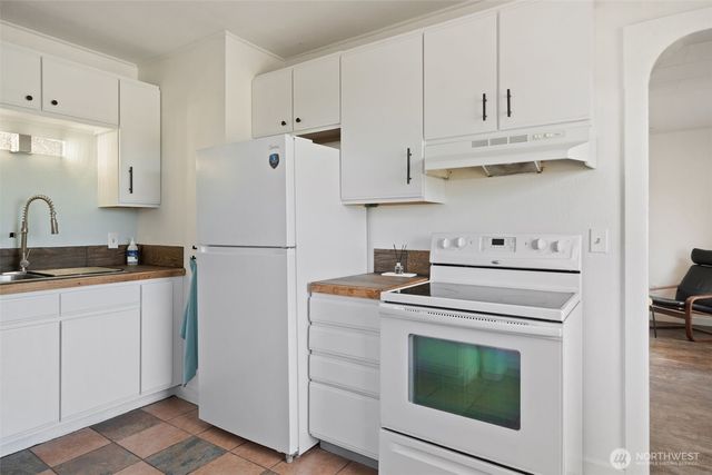 1205 Oyster Bay Avenue S, Bremerton, WA 98312