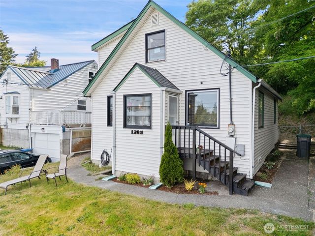 1205 Oyster Bay Avenue S, Bremerton, WA 98312