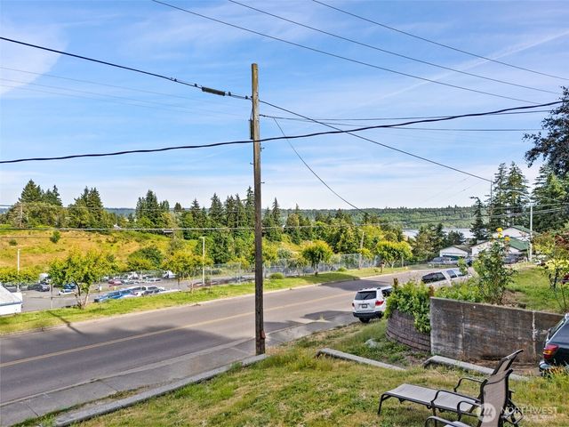 1205 Oyster Bay Avenue S, Bremerton, WA 98312
